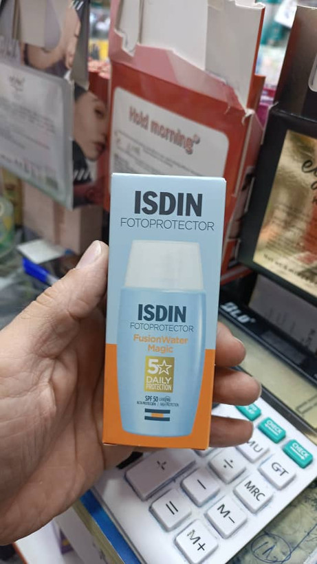 ضد آفتاب فوق العاده سبک فیوژن واتر مجیک ایزدین با SPF 50 بی رنگ(ارسال رایگان)