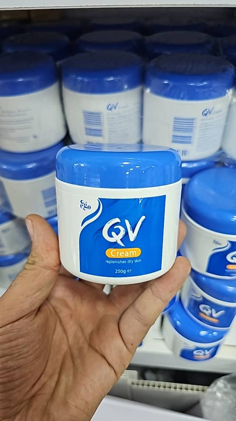 کرم مرطوب کننده دست و صورت QV – آبرسان قوی و ضد خشکی برای پوست حساس250گرم,(ارسال رایگان،اورجینال)