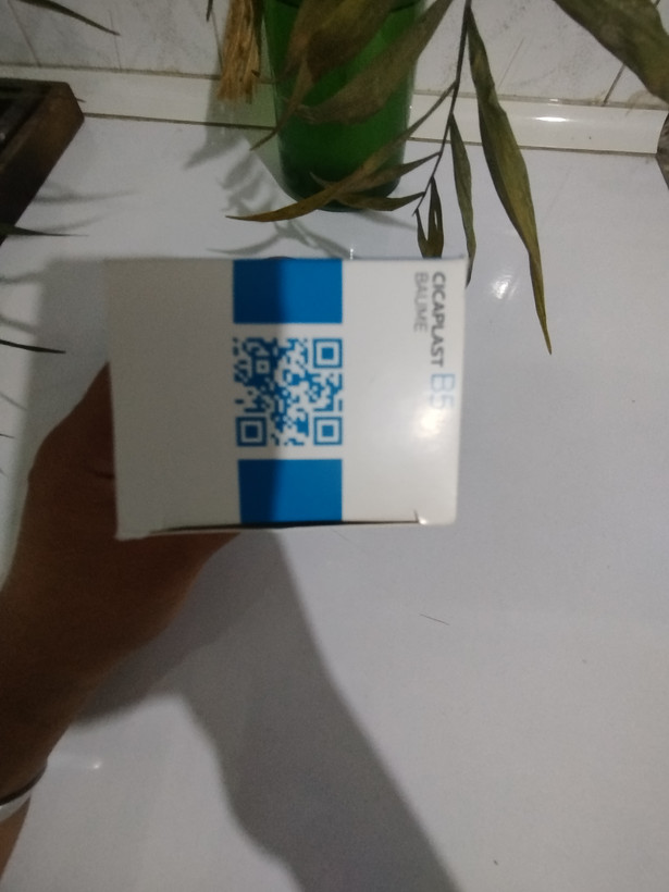 کرم ترمیم کننده سیکاپلاست پوست خشک و آسیب دیده لاروش پوزای 100میل